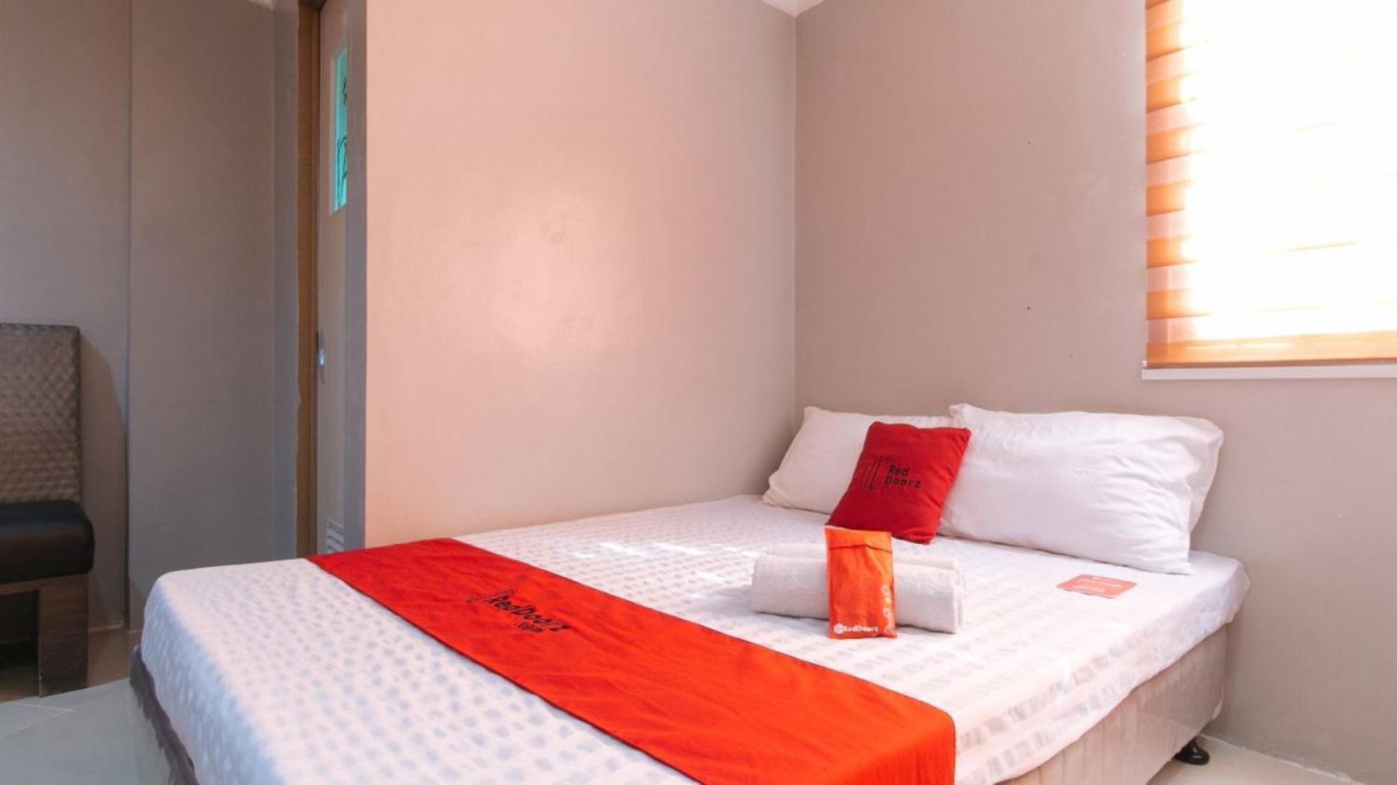 RedDoorz Manila Venetian Hotel - Quarantine Hotel Esterno foto