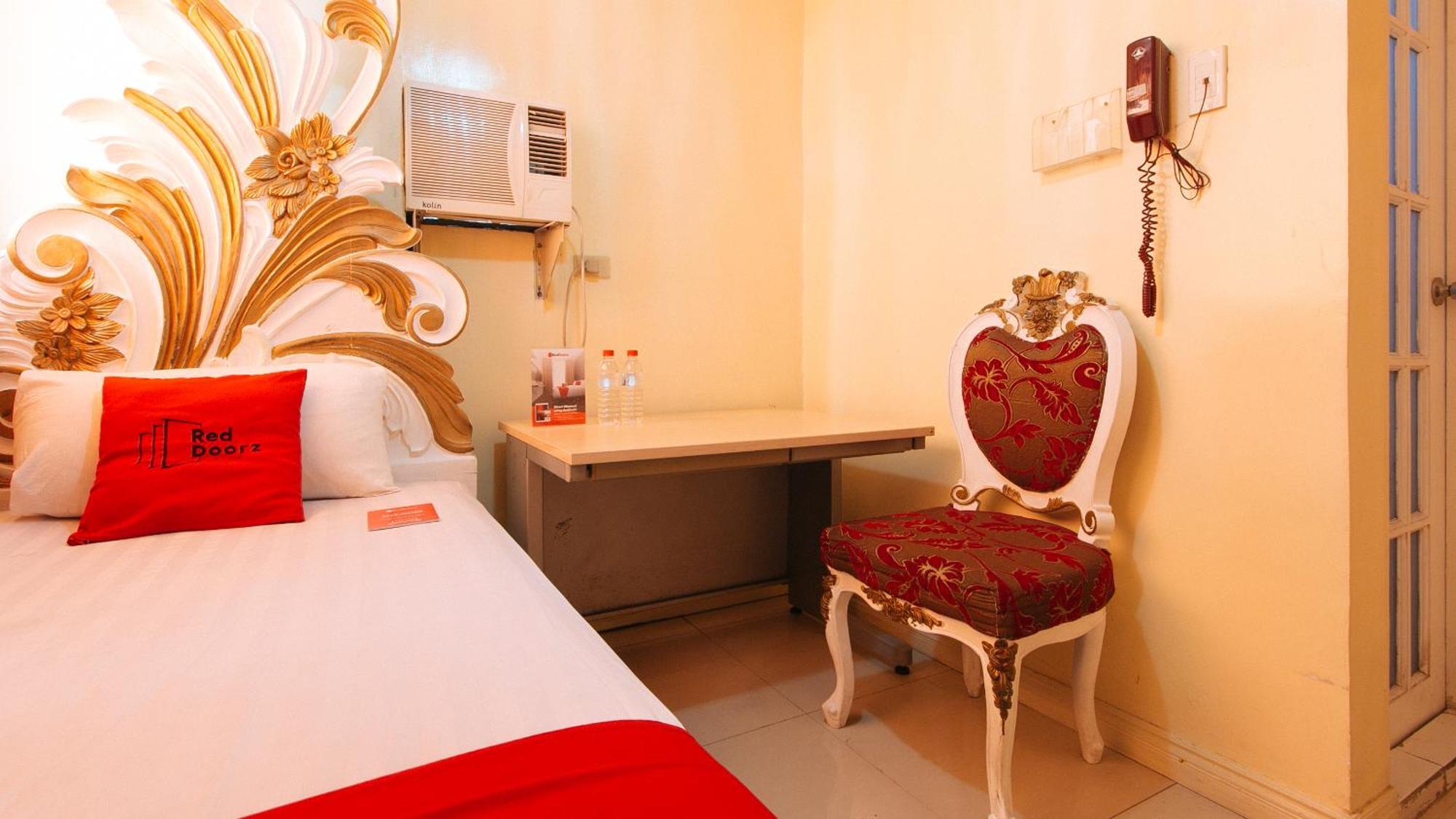 RedDoorz Manila Venetian Hotel - Quarantine Hotel Esterno foto
